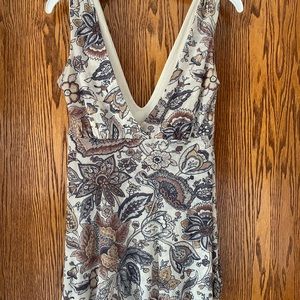 White House, Black market sleeveless top